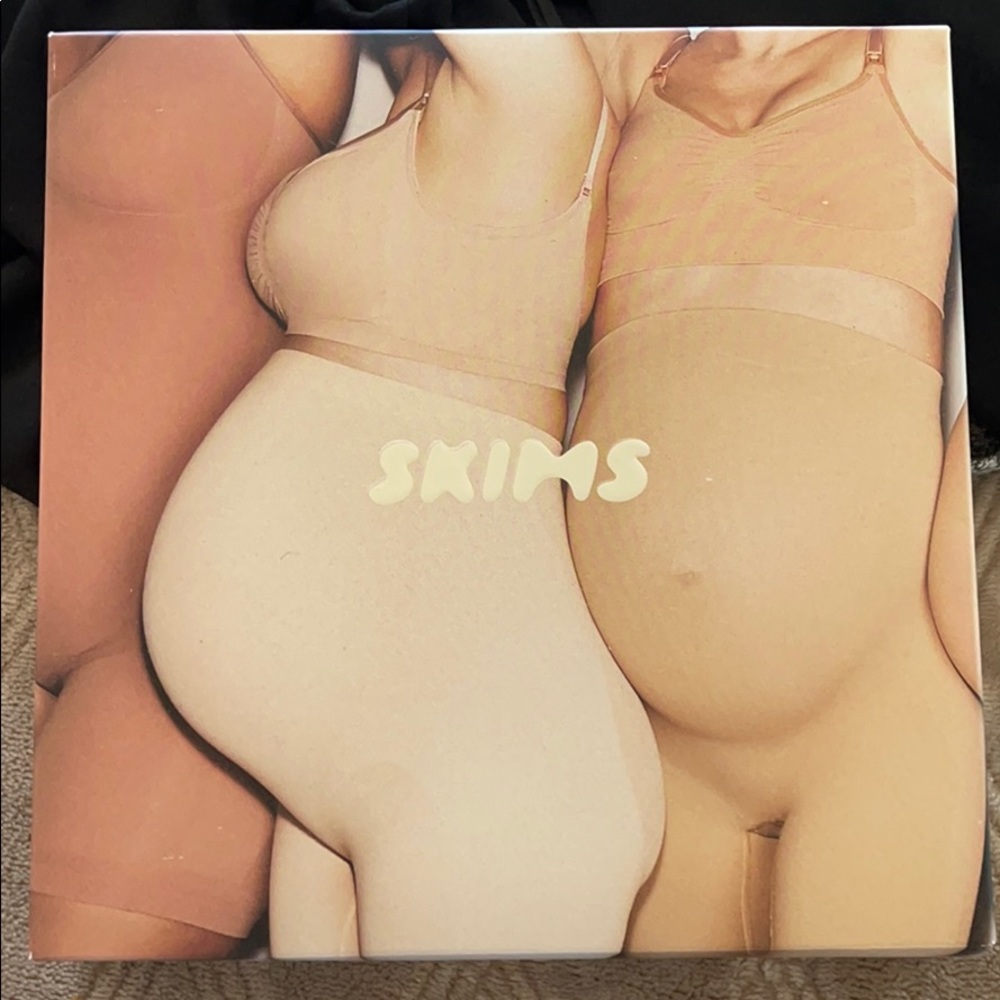 Skims maternity sculpting short mid thigh